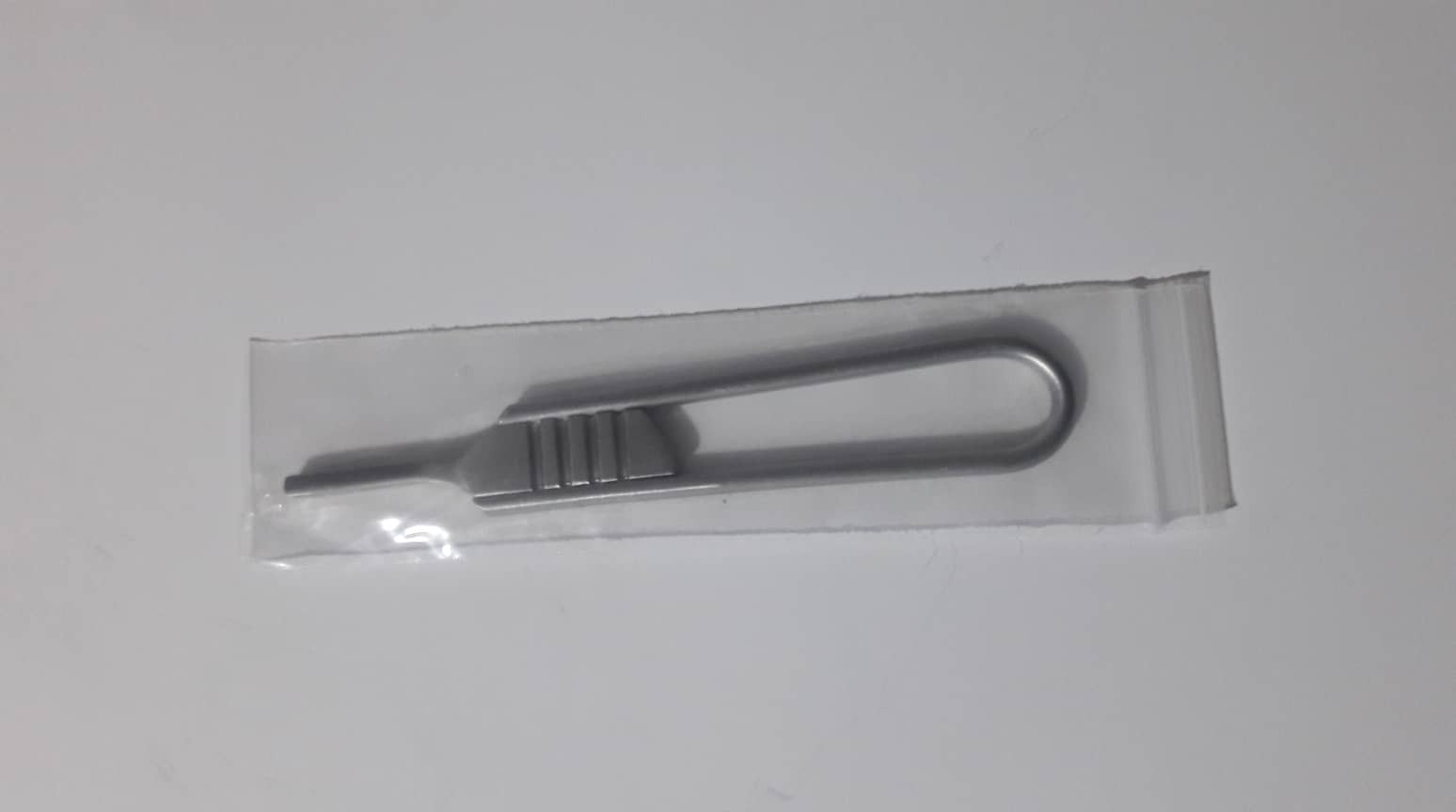Instrument-de-chirurgie-01
